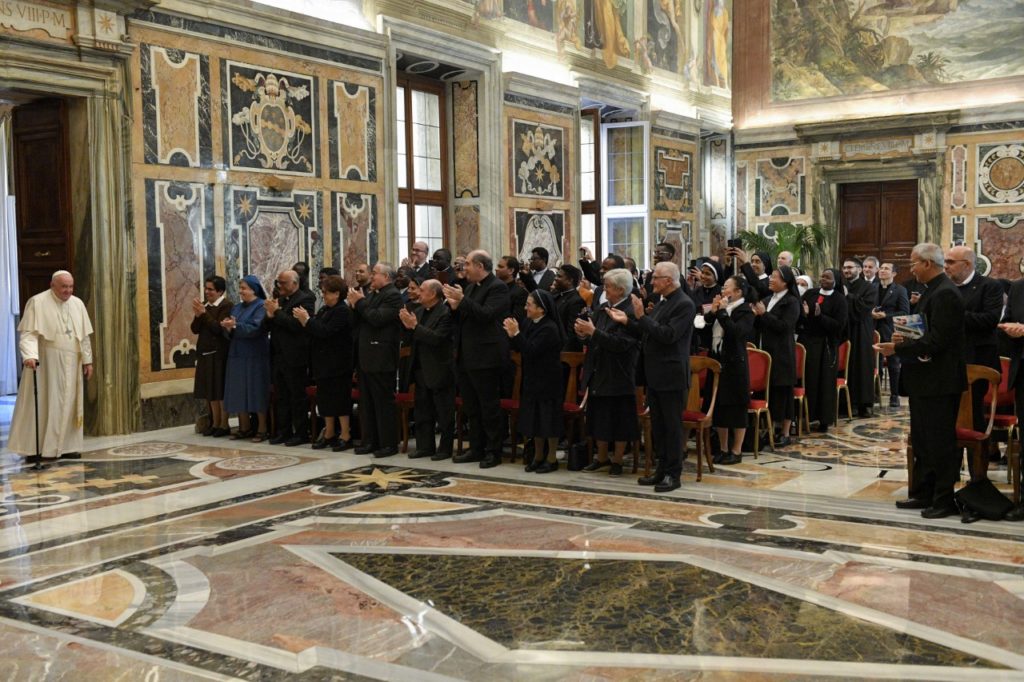 The Pope at the “Claretianum”: “Consecrated life cannot be absent”