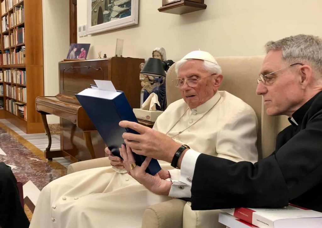 Oración por la salud de Benedicto XVI