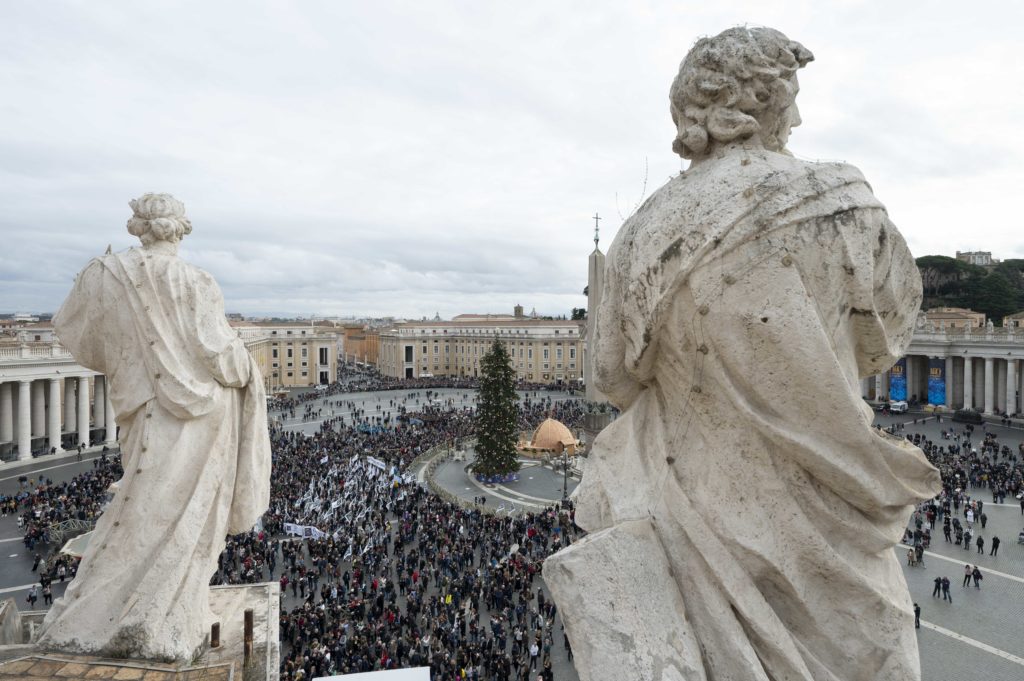 El Papa: A María confiamos el deseo universal de paz