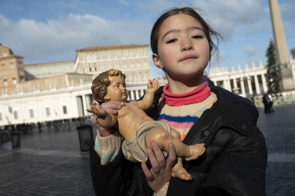 El Papa:  “Os invito, a rezar, delante del pesebre, por la paz y los niños del mundo”