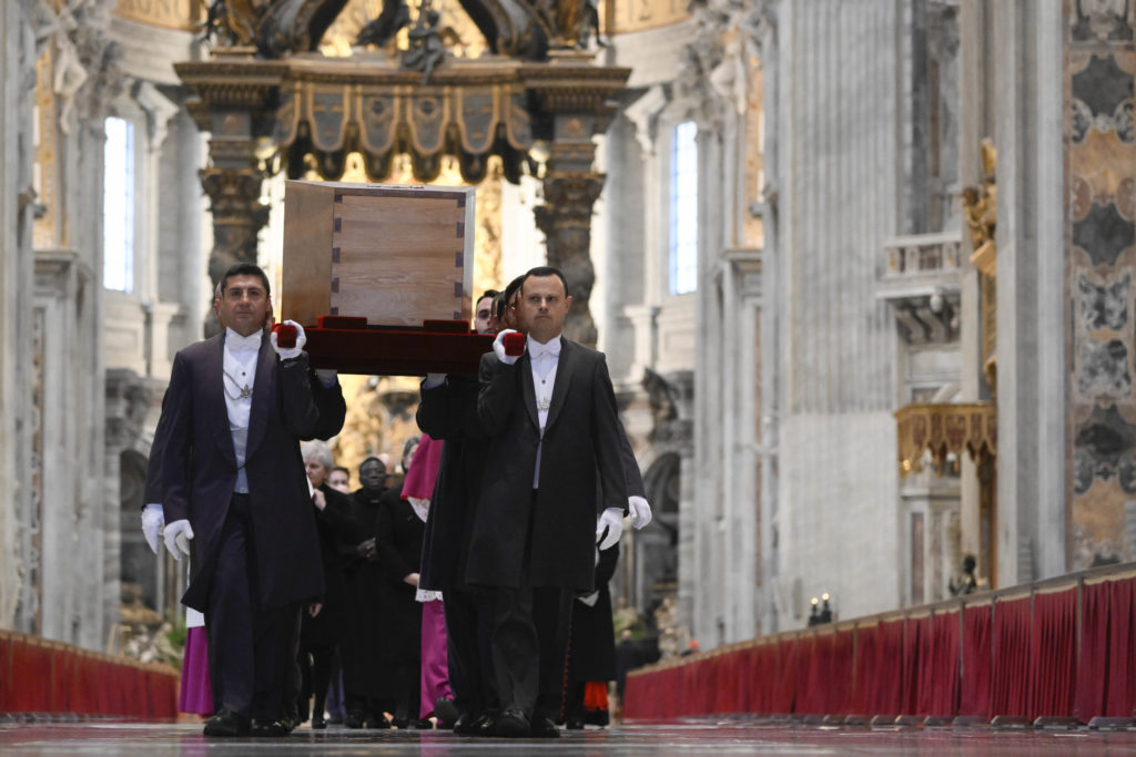 La franciscana muerte de Benedicto XVI