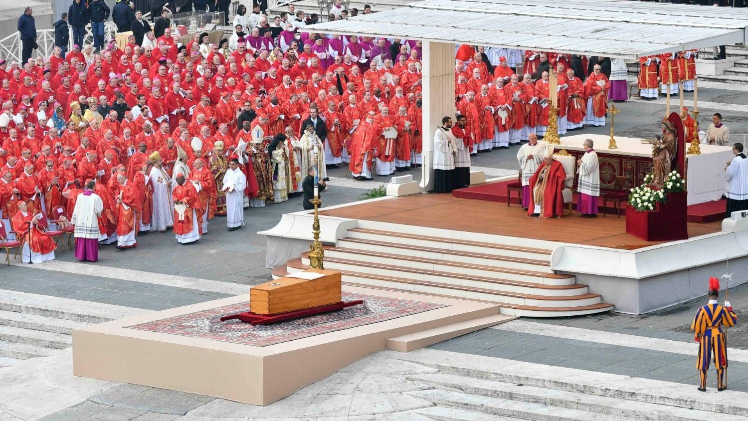 Pope Francis Bids Farewell To Benedict Xvi Faithful Friend Of The