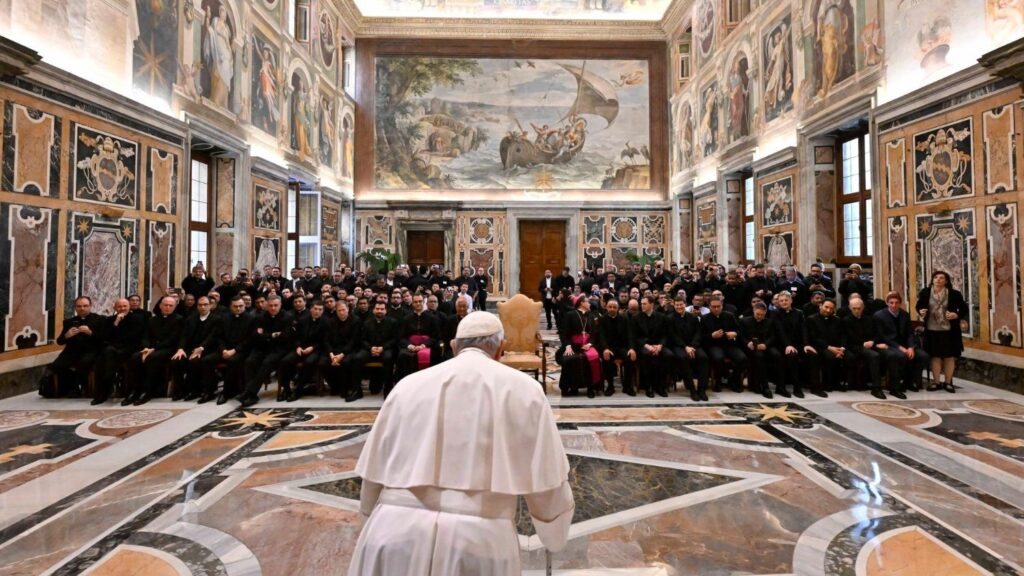 Papa Francisco: Revisar el celibato sacerdotal no aumentaría las vocaciones