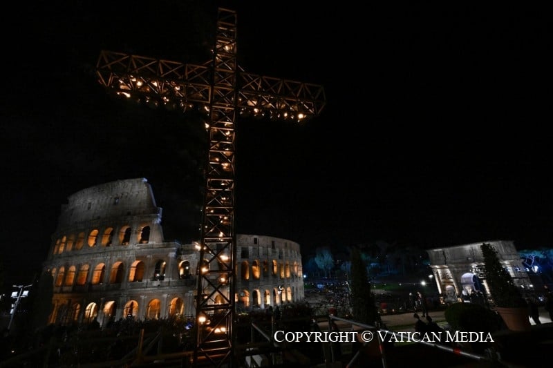 Via Crucis: haz buen uso del poder que te ha sido dado y no olvides que cualquier cosa que hagas a un ser humano, me lo haces a mí
