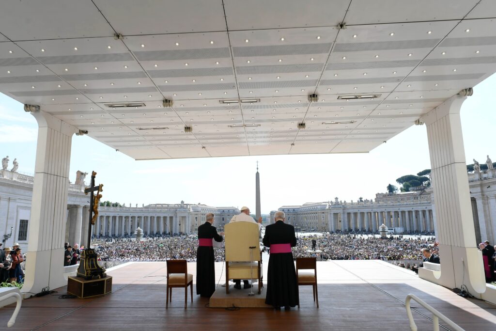 El Papa: «La pasión por la Evangelización: Camino de diálogo y de amistad»