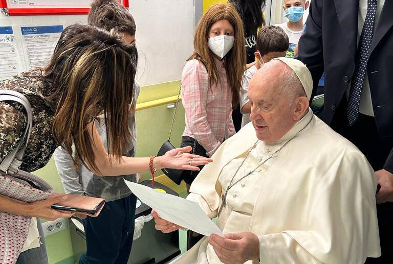 Papa Francesco sarà dimesso domani, 16 giugno