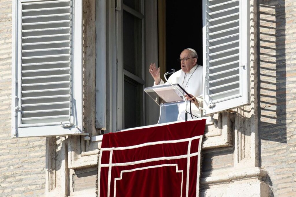 El Papa: La verdadera gloria está hecha de entrega y perdón