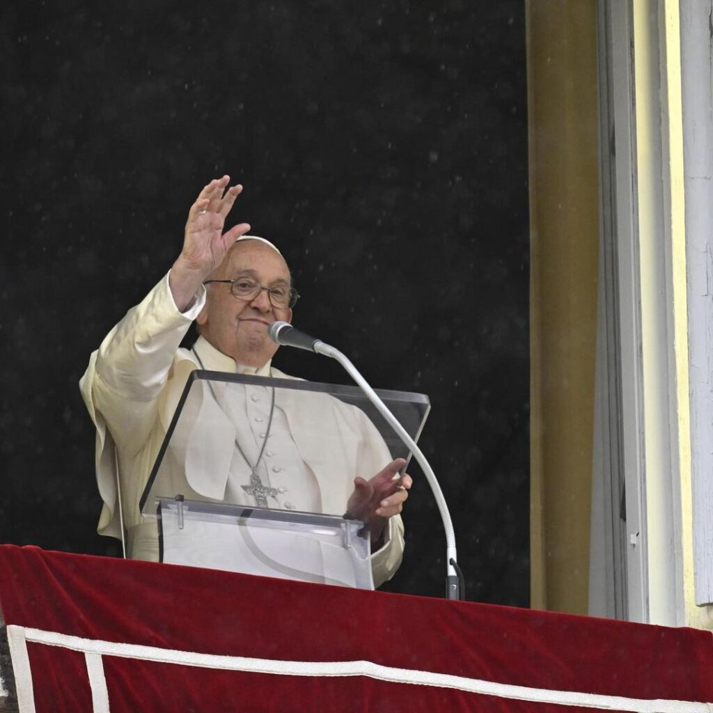 “The Eucharist remembers above all the dimension of the gift”