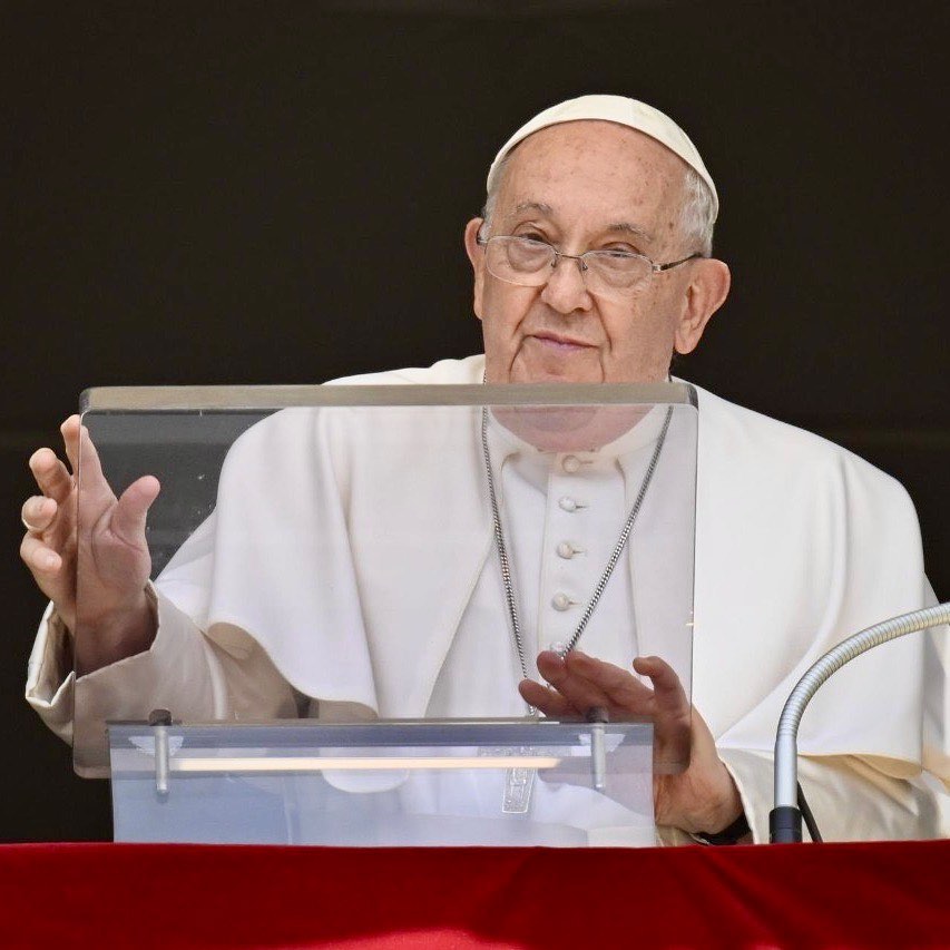 Francisco: Recibir la gracia de Dios, en el silencio de la adoración