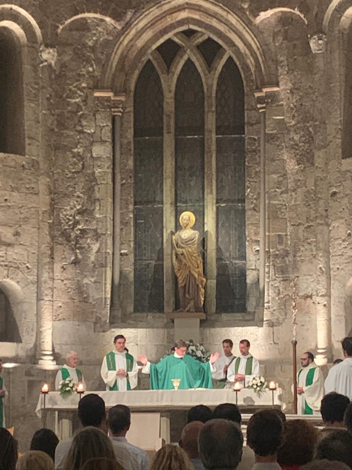 Primera Santa Misa celebrada por Mn. Javier Bausili en el Monasterio de Sant Cugat del Vallès ( Barcelona). Foto: Albert Cortina