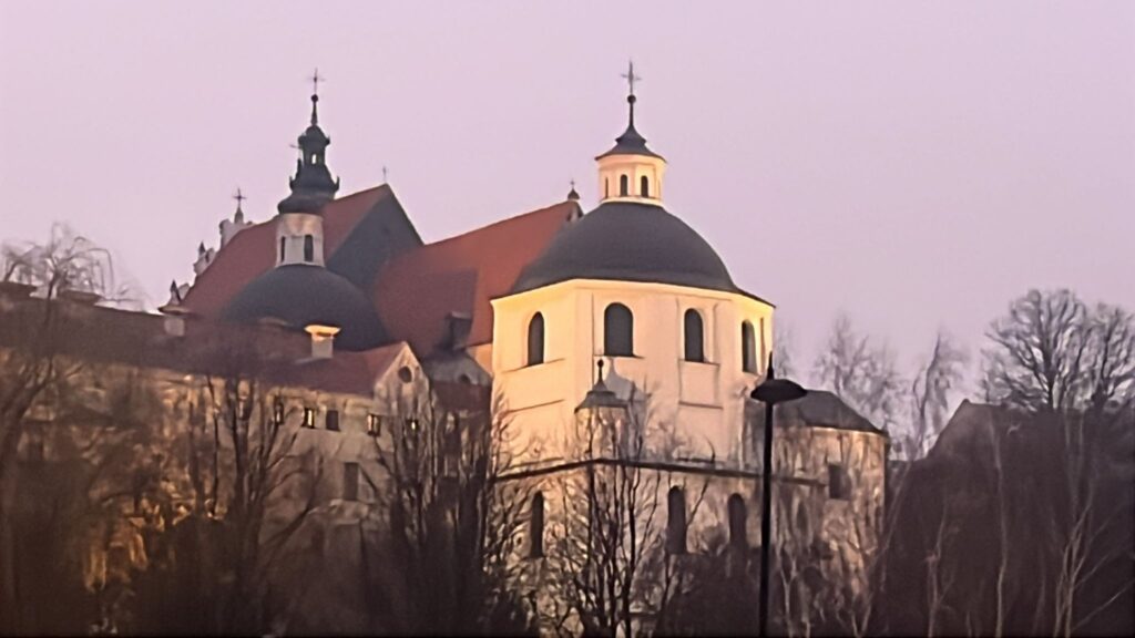 Polonia: Brutal irrupción policial en el monasterio dominicano de Lublín