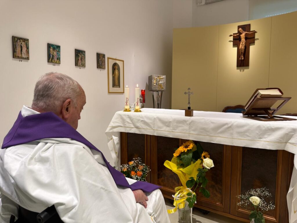 El Papa agradece a los niños que fueron al Hospital Gemelli para estar cerca de él