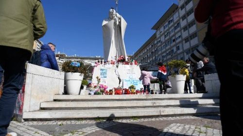 Papa en el Gemelli: Situación estacionaria. Recibió las Cenizas y llamó a Gaza