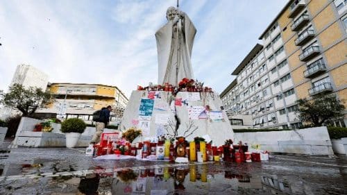 Pope Francis spent a peaceful night at the Gemelli Polyclinic