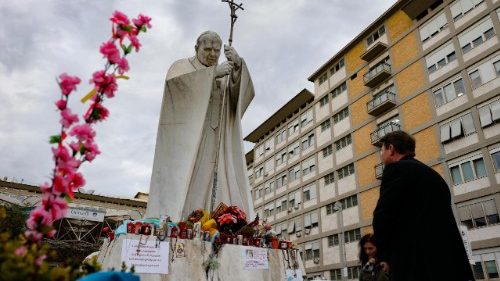 The Pope’s health shows slight improvement with respiratory and motor therapy