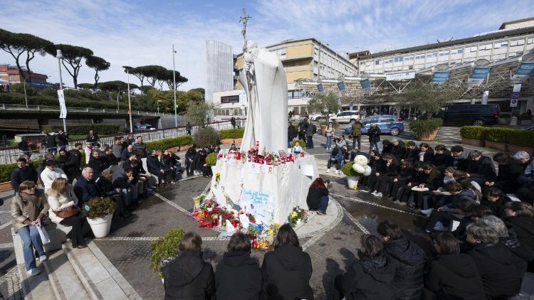 Papa al Gemelli: ha riposato bene