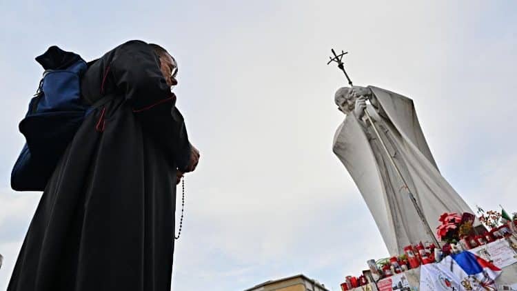 Papa en el Gemelli: Ligera mejoría