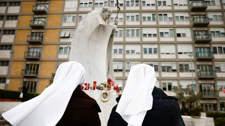 El Papa Francisco ha continuado con las terapias prescritas