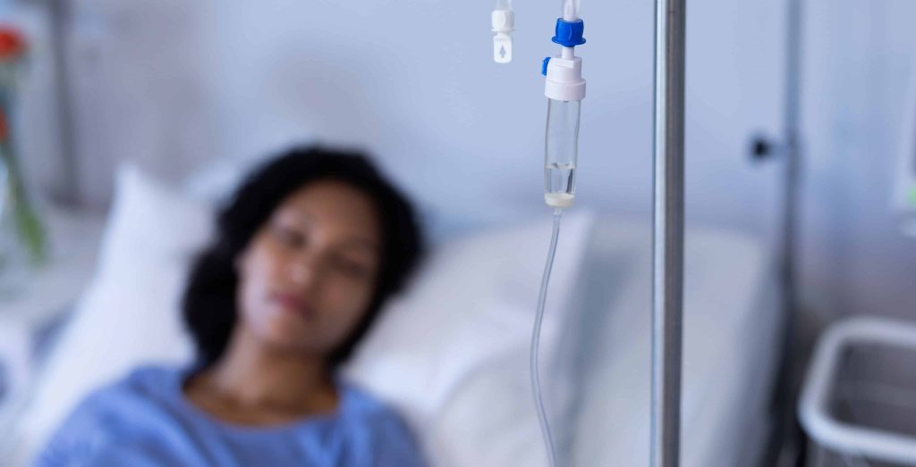 Mantienen con vida a una mujer embarazada en muerte cerebral para preservar al feto