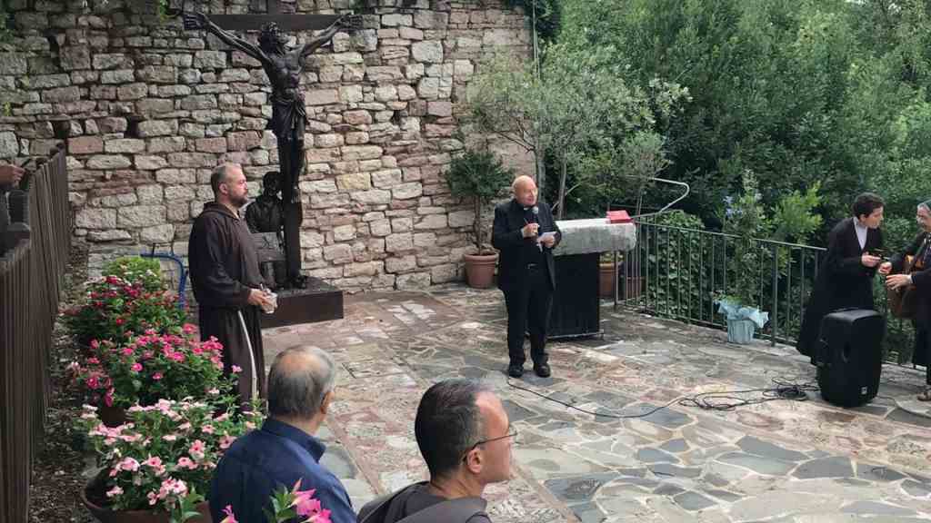 Excitement in Assisi: a sculpture of Carlo Acutis was unveiled near his tomb