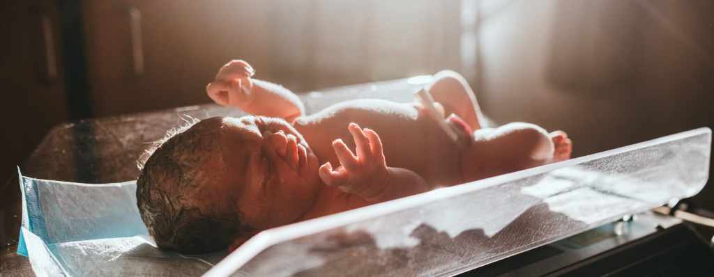 Nace un bebé tras permanecer 31 años congelado como embrión