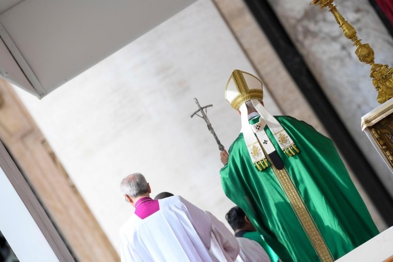 Papa Leone XIV invoca pace e solidarietà all’Angelus