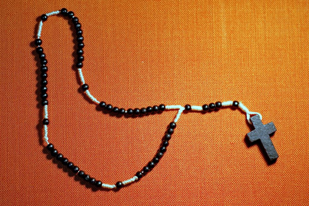 The Holy Rosary: ​​A Path of Peace and Hope