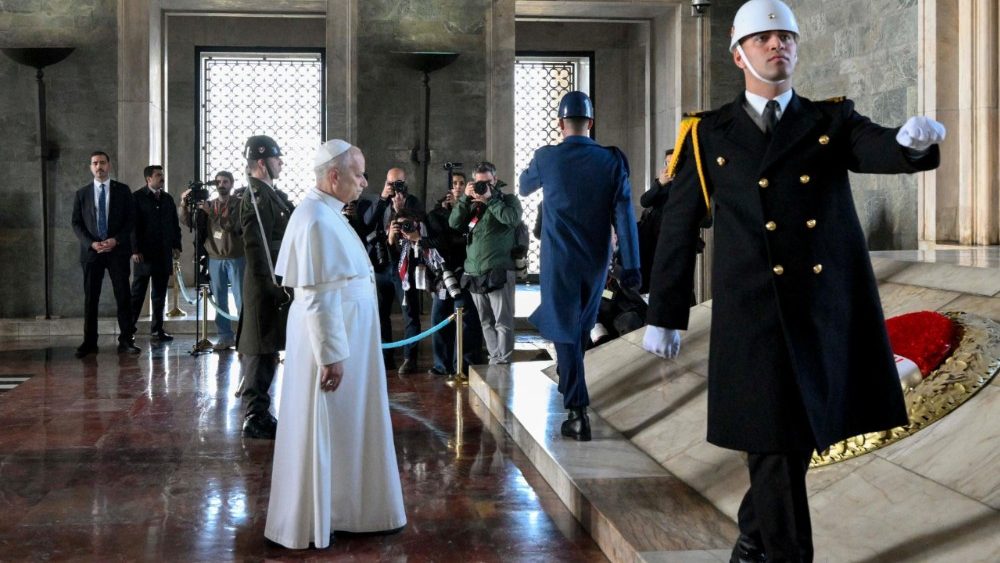 Pope Leo XIV Visits Atatürk’s Mausoleum in Ankara