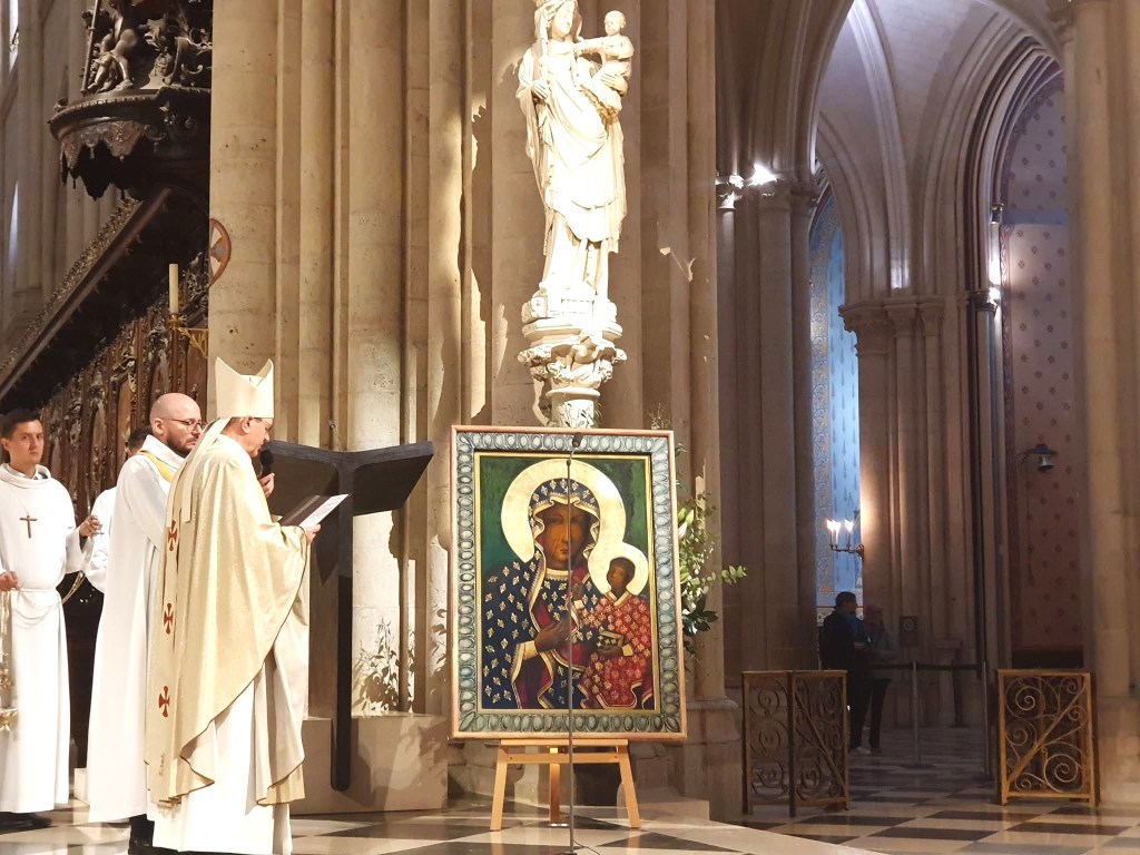 La Madonna Nera è tornata sulla Senna