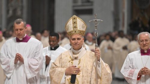 El Papa León XIV: “La paz nace de un llanto escuchado” en su primera Misa de Navidad como Pontífice