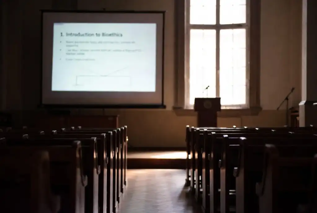 Nace «Cursos de Cultura Católica»