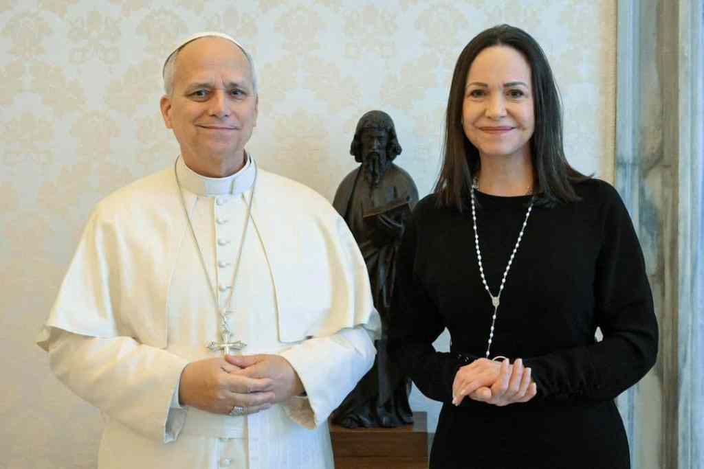 María Corina asks the Pope to intercede for the release of political prisoners and a transition in Venezuela