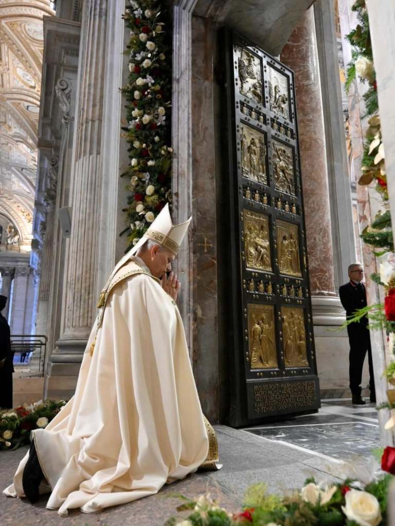 “È bello farsi pellegrini della speranza”: Leone XIV chiude l’Anno Giubilare nell’Epifania