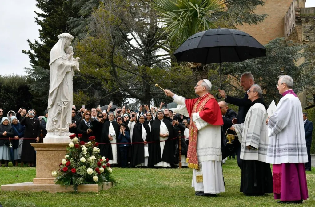 Saint Rose of Lima enthroned in the Vatican by the Pope