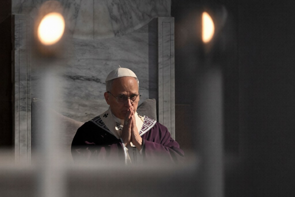 El Papa León XIV: “No quedarnos entre las cenizas, sino levantarnos y reconstruir”