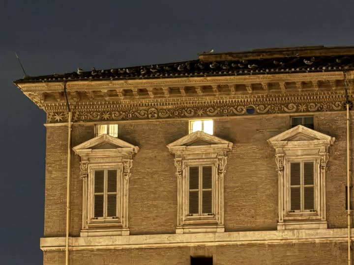 Papa León XIV se instala en el apartamento papal del Palacio Apostólico