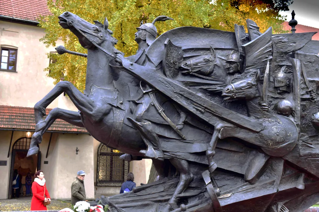 Why is the erection of the monument to King Sobieski in Vienna blocked?