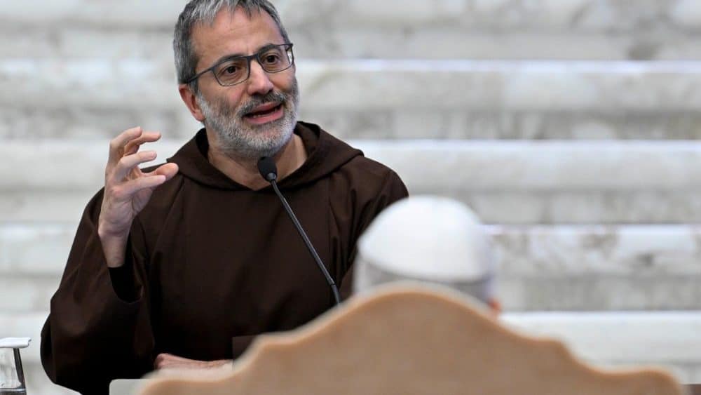 El Papa León XIV escucha: en un mundo de guerras, la fraternidad es responsabilidad urgente, no mero ideal