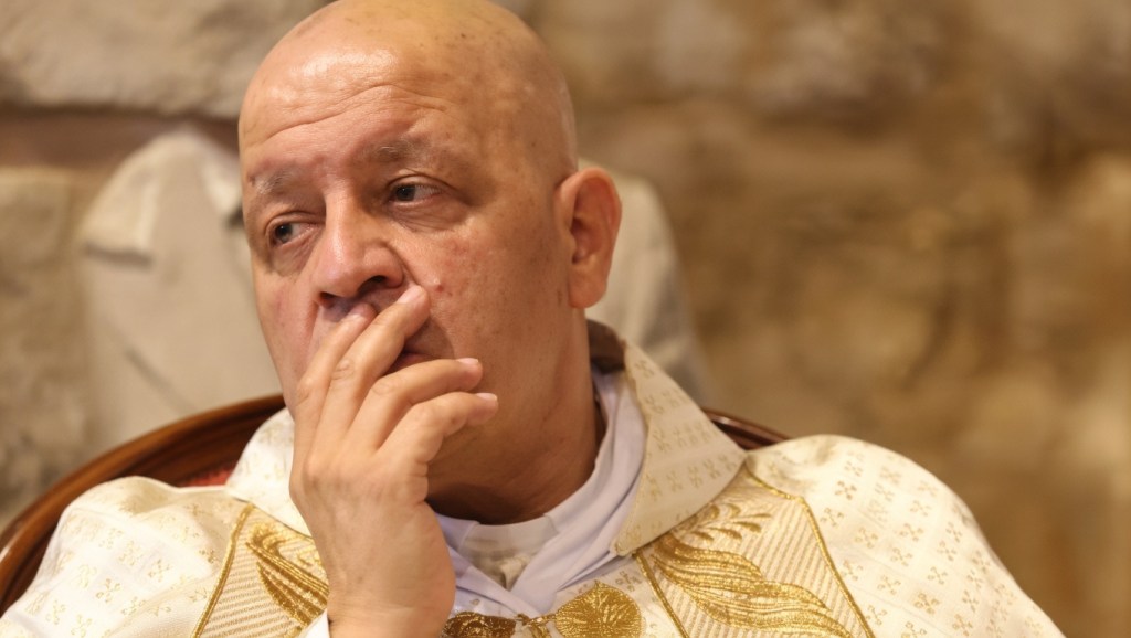 El párroco Pierre El Raii muere al socorrer a un herido en un doble bombardeo en el sur de Líbano
