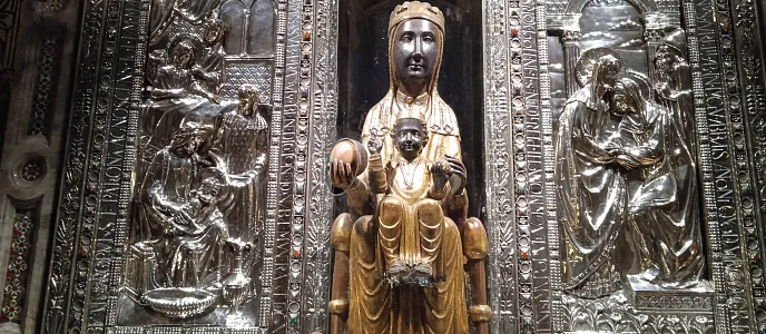 Virgen de Montserrat. La Moreneta: El corazón de piedra que late por el mundo