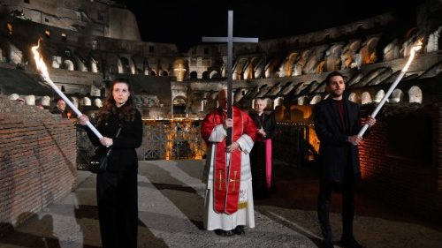 Via Crucis: Haz buen uso del poder que te ha sido dado y no olvides que cualquier cosa que hagas a un ser humano, me lo haces a mí