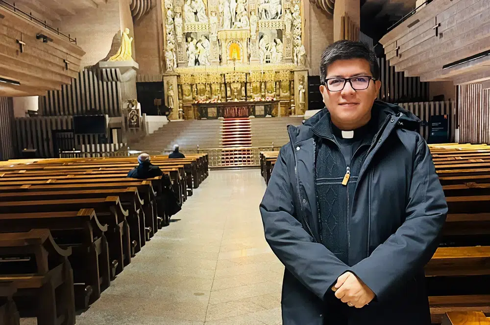 Haz que el sueño del Papa se cumpla: la historia de Freddy, un sacerdote de Ecuador