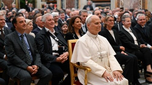 Más allá del algoritmo: La hoja de ruta de León XIV para una humanidad sin conectar (pero unida)