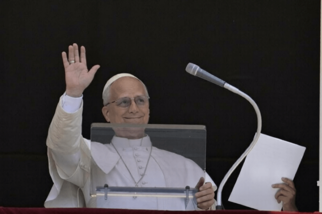 El Papa: La Trinidad nos hace amar todo y a todos
