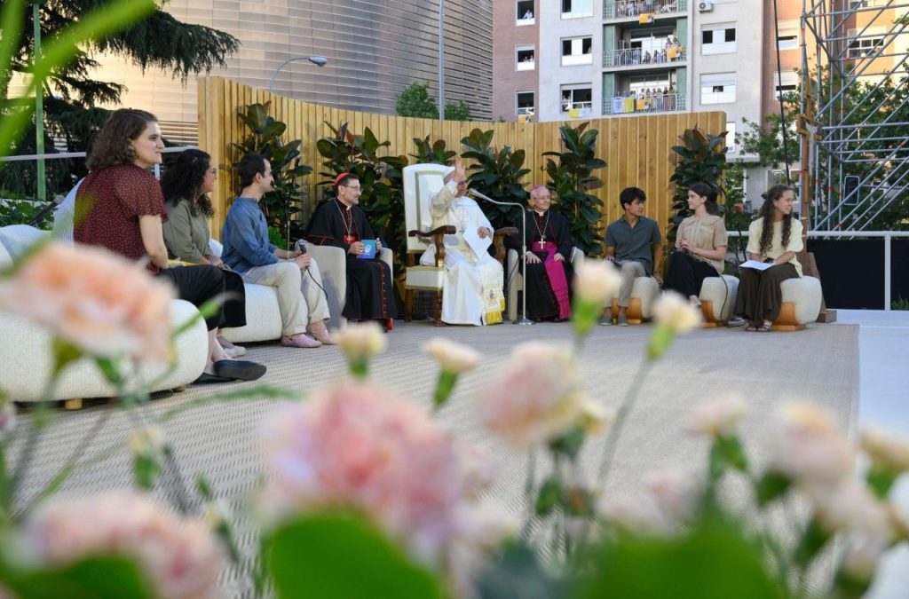 El Papa invita a los jóvenes a ser misioneros del Evangelio ante las pobrezas materiales y espirituales de nuestro tiempo