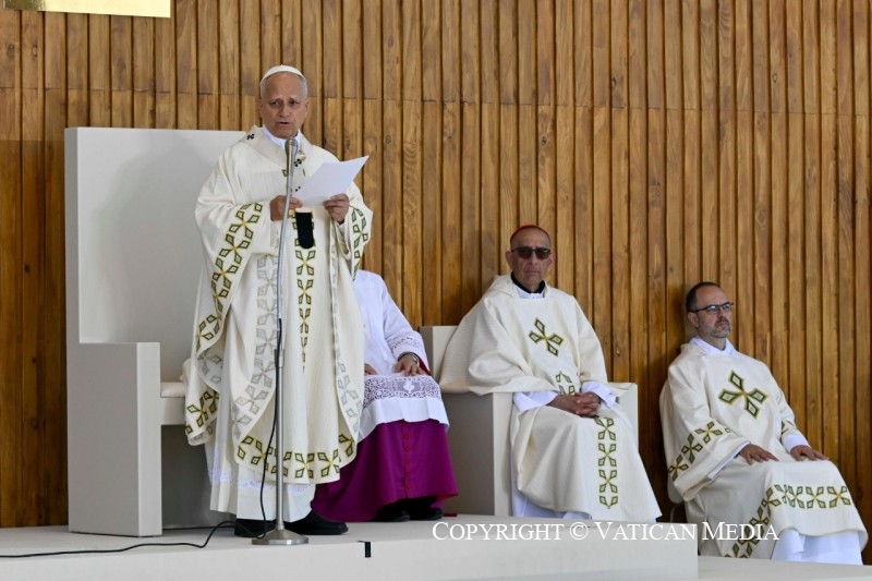 El Papa invita a los fieles a dejarse transformar por la Eucaristía y a convertirse en constructores de un mundo nuevo